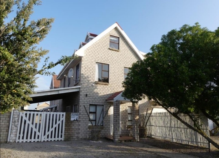 5 Bedroom Property for Sale in Britannia Reef Estate Western Cape